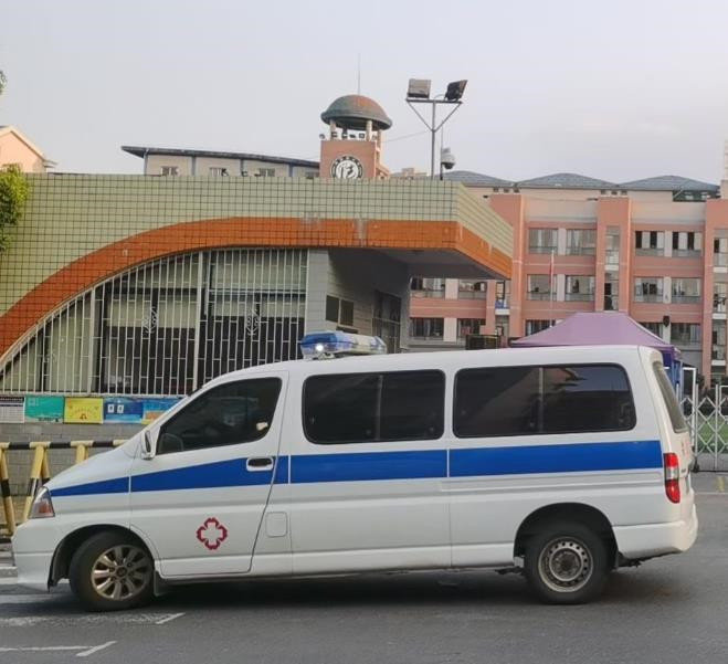 霸州救护车出租护送骨折病人一公里多少钱